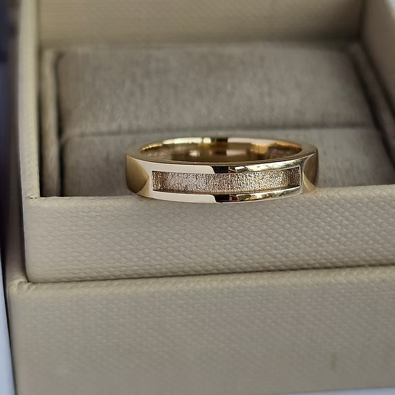 9K Gold Square Front Face Channel Band Ring